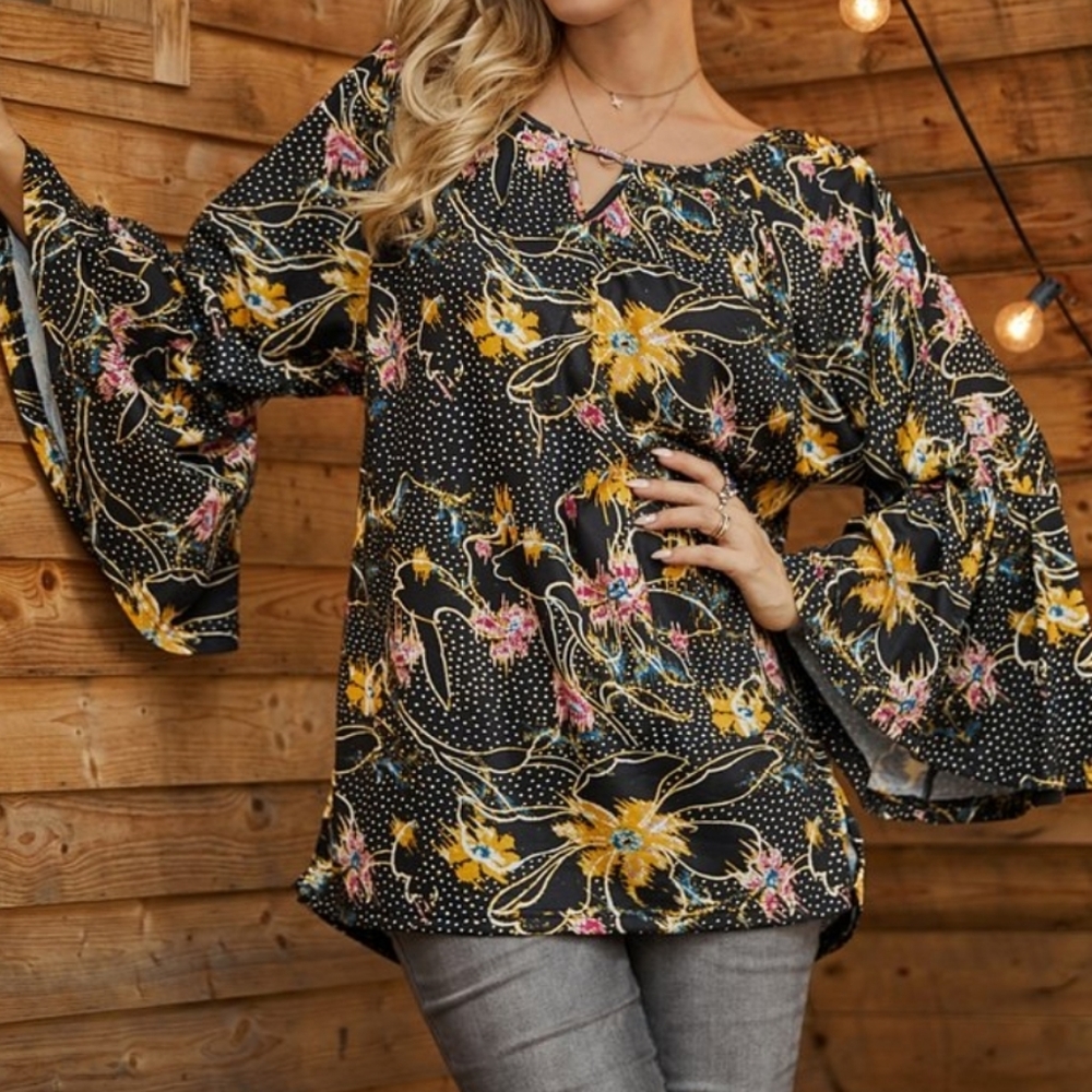 NWT. REG. 77.00 SUZANNE BETRO COLORFUL TUNIC TOP